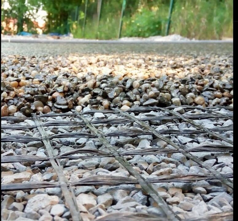 Treillis pour renforcer le tapis de pierre.